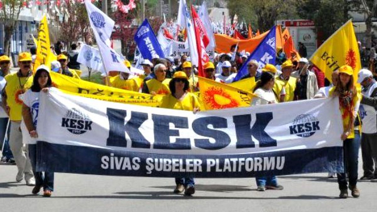 İşçiler Çalıştı, Üniversiteliler 1 Mayıs\'ı Kutladı
