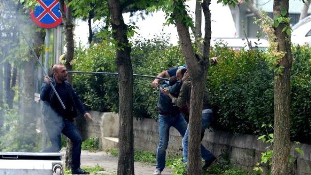 Fulya'da Eli Sopalılar Göstericilere Müdahale Etti!