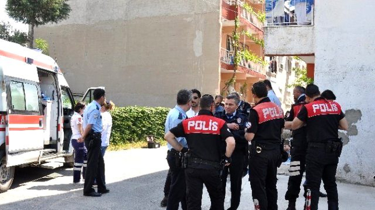 İzmir\'de Otopark Kavgası Kanlı Bitti: 2 Ölü, 1 Yaralı