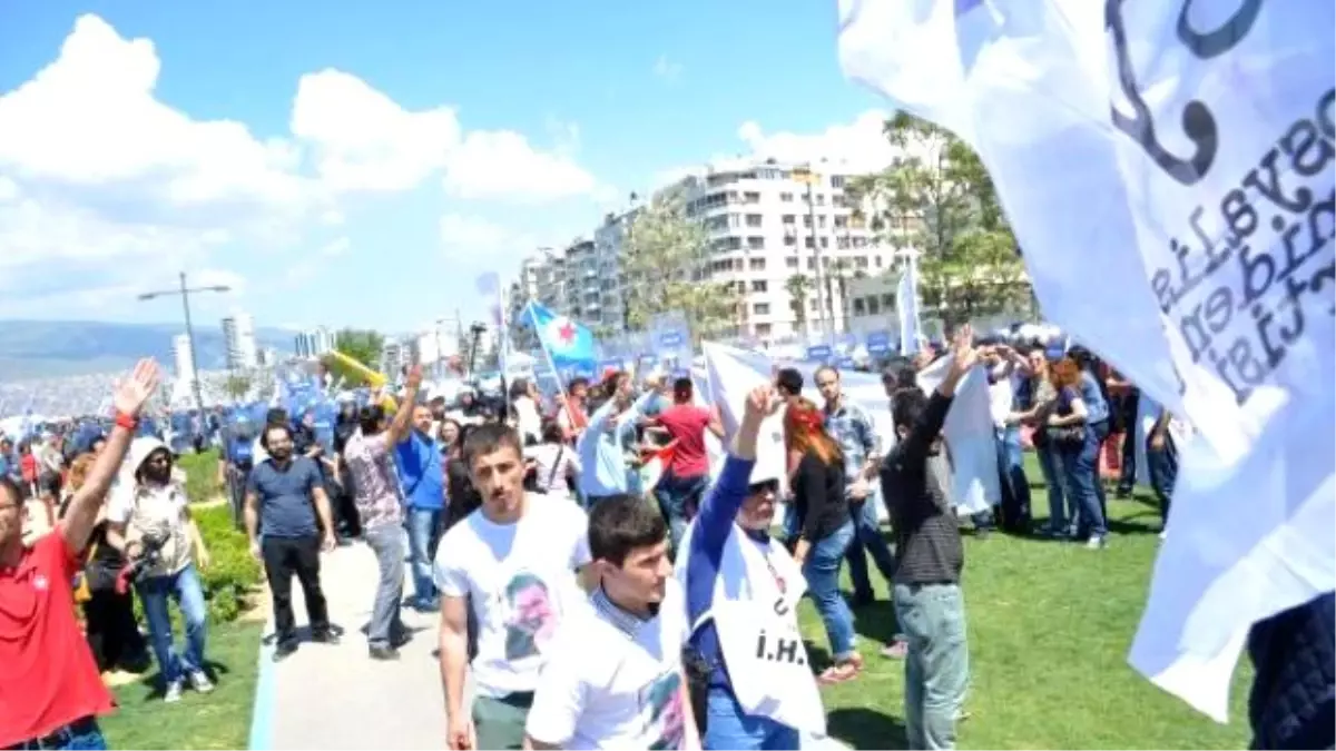 İzmir Gündoğdu Meydanı\'nda 1 Mayıs Coşkusu