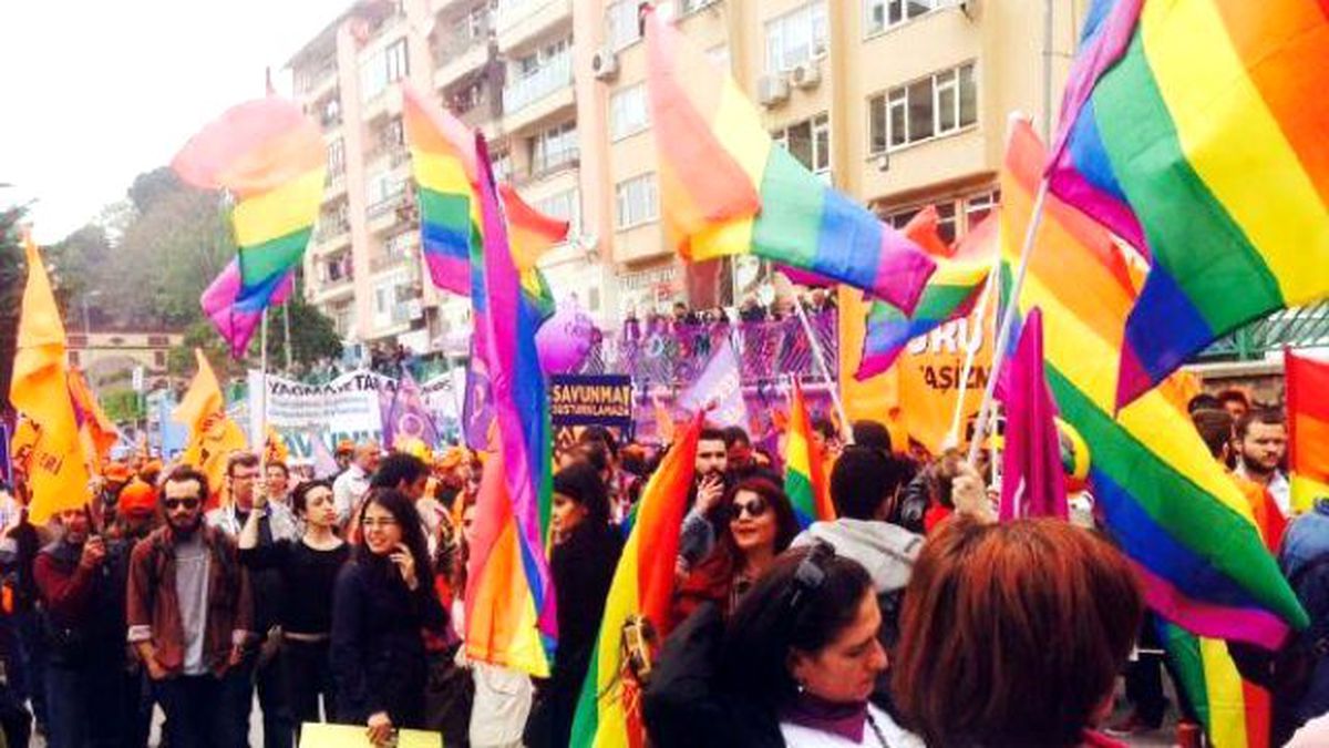 İzmit\'te 1 Mayıs Kutlamasına Yaklaşık 15 Bin Kişi Katıldı