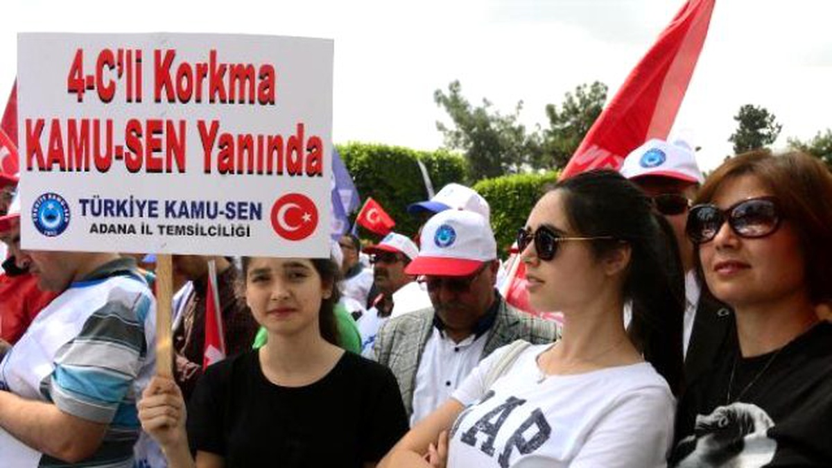 Kamu-Sen\'in Adana\'da 1 Mayıs Kutlamasında Polise Gülsuyu Sıkıldı