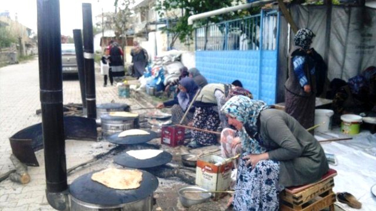 Karşıyaka Mahallesi Kadınlarından Gözleme Hayrı