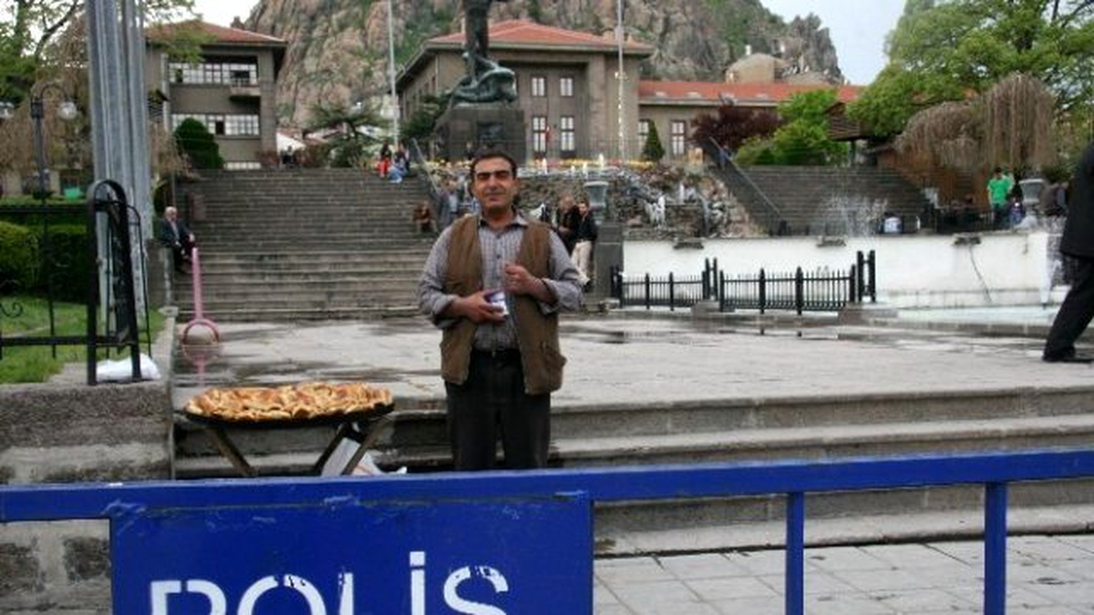 Kendi Bayramlarını Kutlama Yerine "Çalışarak" Geçirdiler