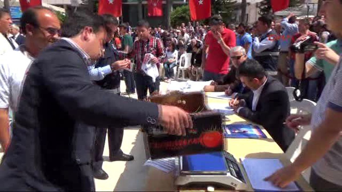 Kumluca Yarışmada 480 Gram Acı Biber Yedi, Birinci Oldu