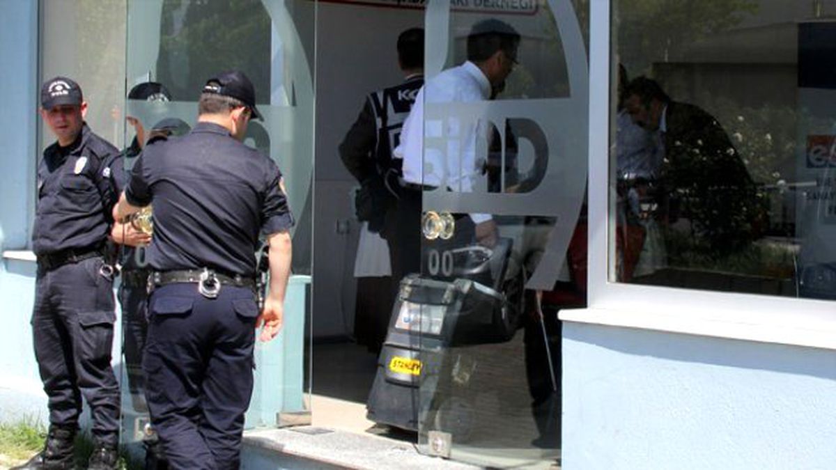 Manisa\'da 5 Derneğe "Paralel Yapı" Operasyonu