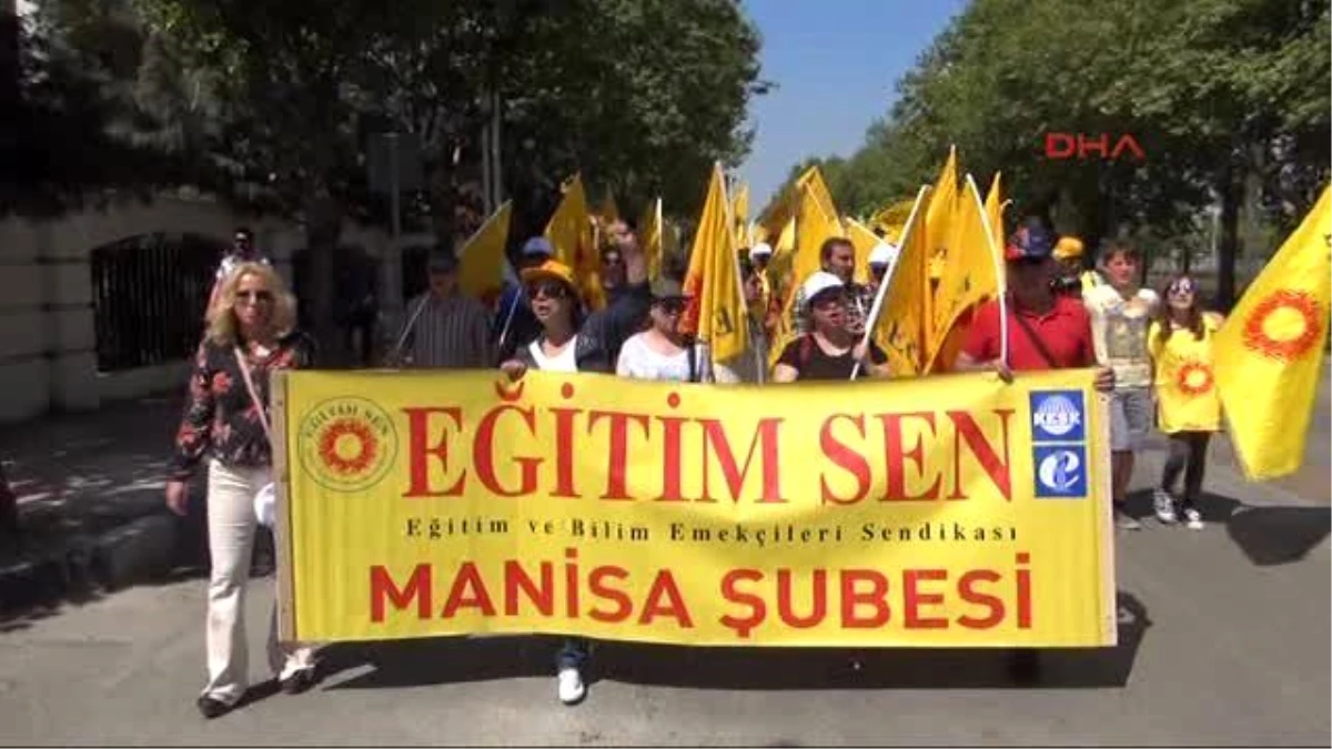 Manisa\'daki Kutlamada İşçiler Yürüdü