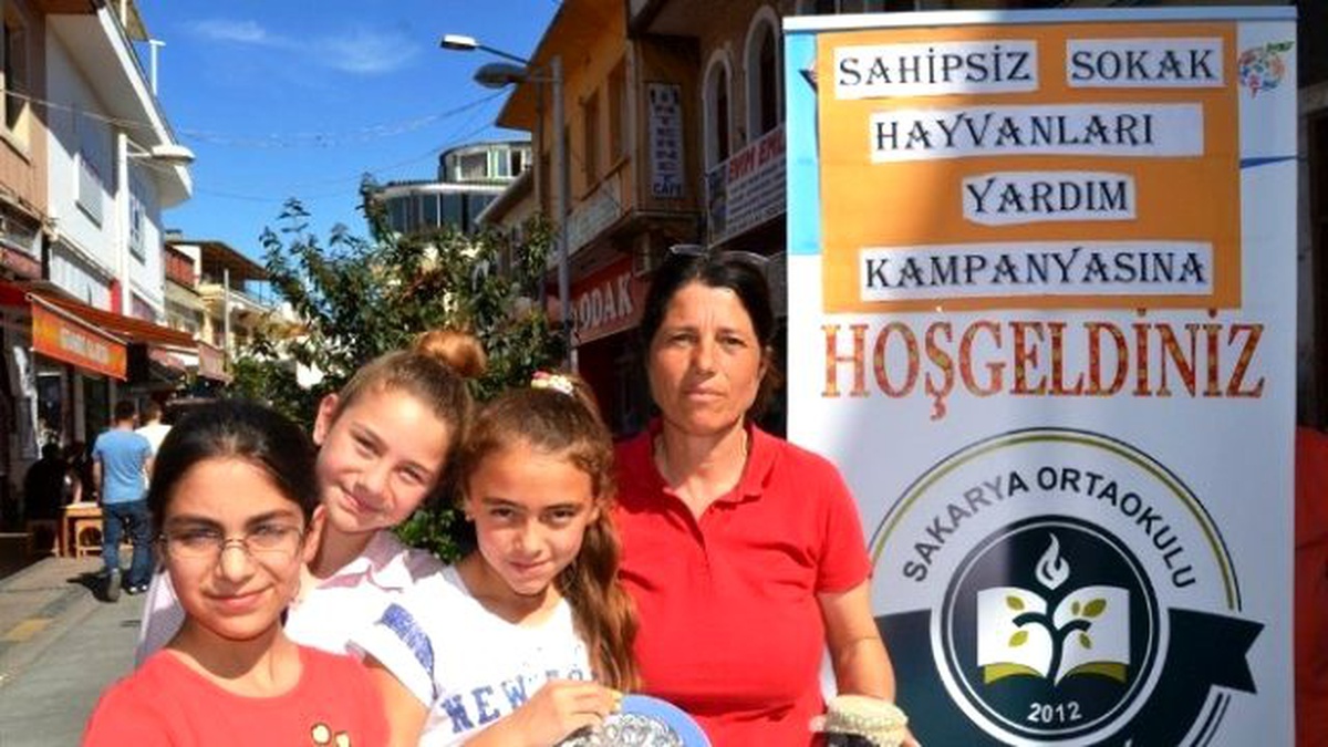 Minik Öğrencilerden Sokak Hayvanları İçin Anlamlı Kermes