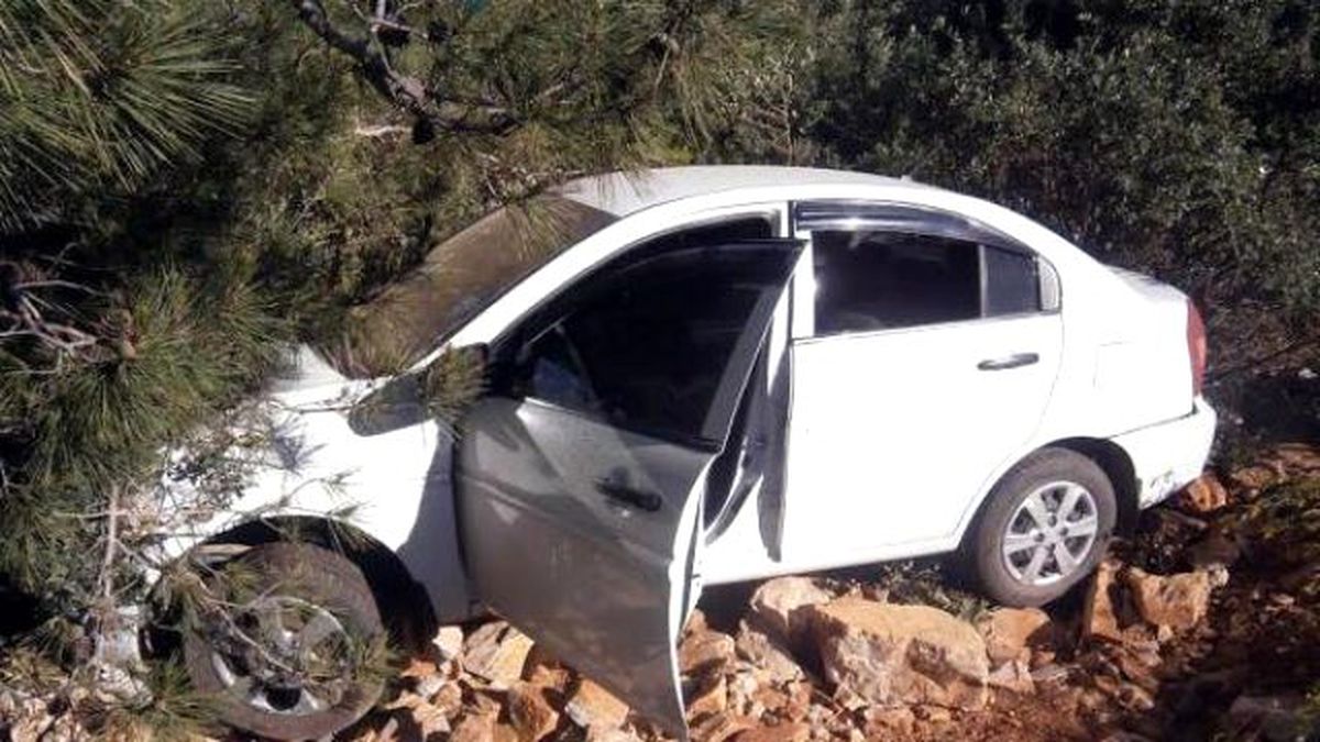 Otomobil Şarampole Uçtu: 2 Yaralı