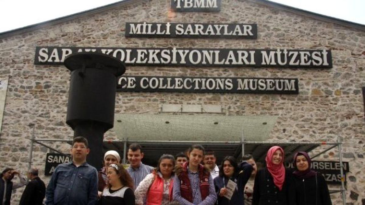 Özel Çocuklar Minyatür Sergisinde