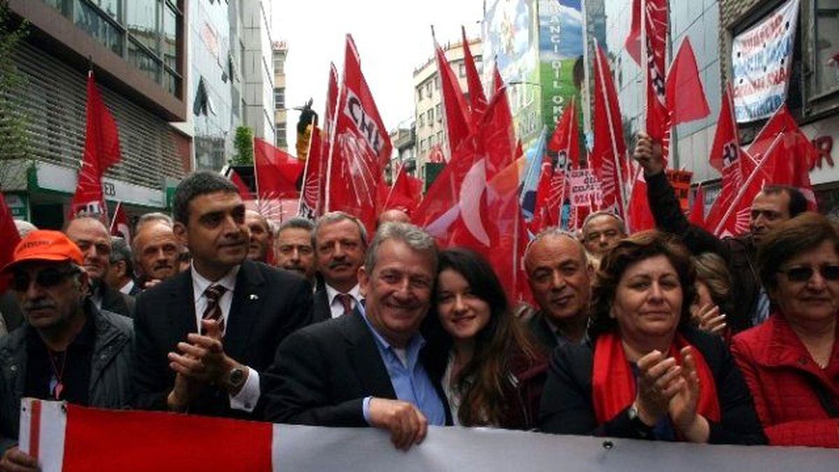 Pekşen, 1 Mayıs İşçi Bayramı Yürüyüşüne Katıldı