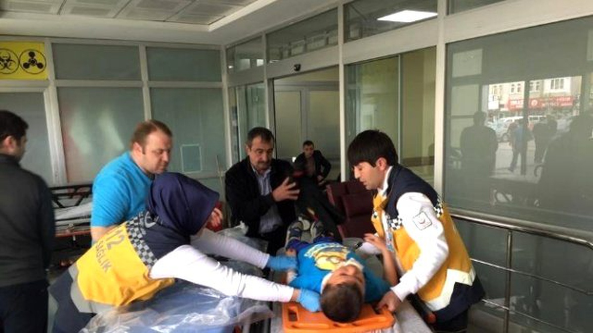 Şarampole Yuvarlanan Otomobildeki 5 Kişi Yaralandı