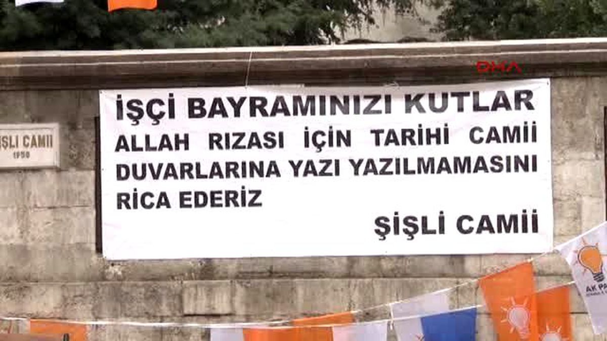 Şişli Camii Duvarına 1 Mayıs Pankartı