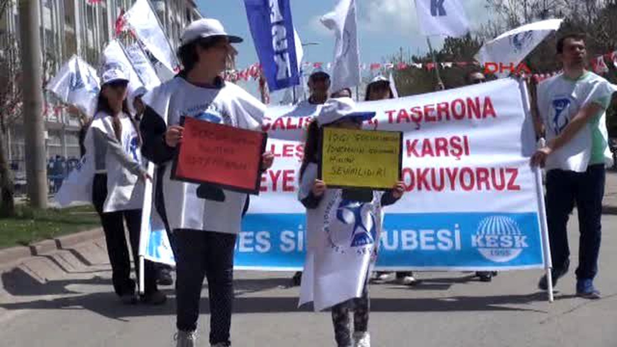 Sivas İşçiler Çalıştı, Öğrenciler 1 Mayıs\'ı Kutladı