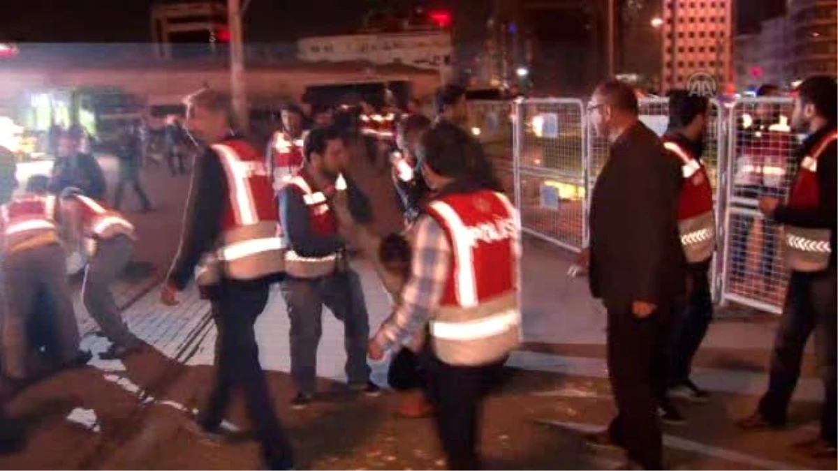 Taksim\'de Slogan Atıp, Pankart Açan 5 Kişi Gözaltına Alındı
