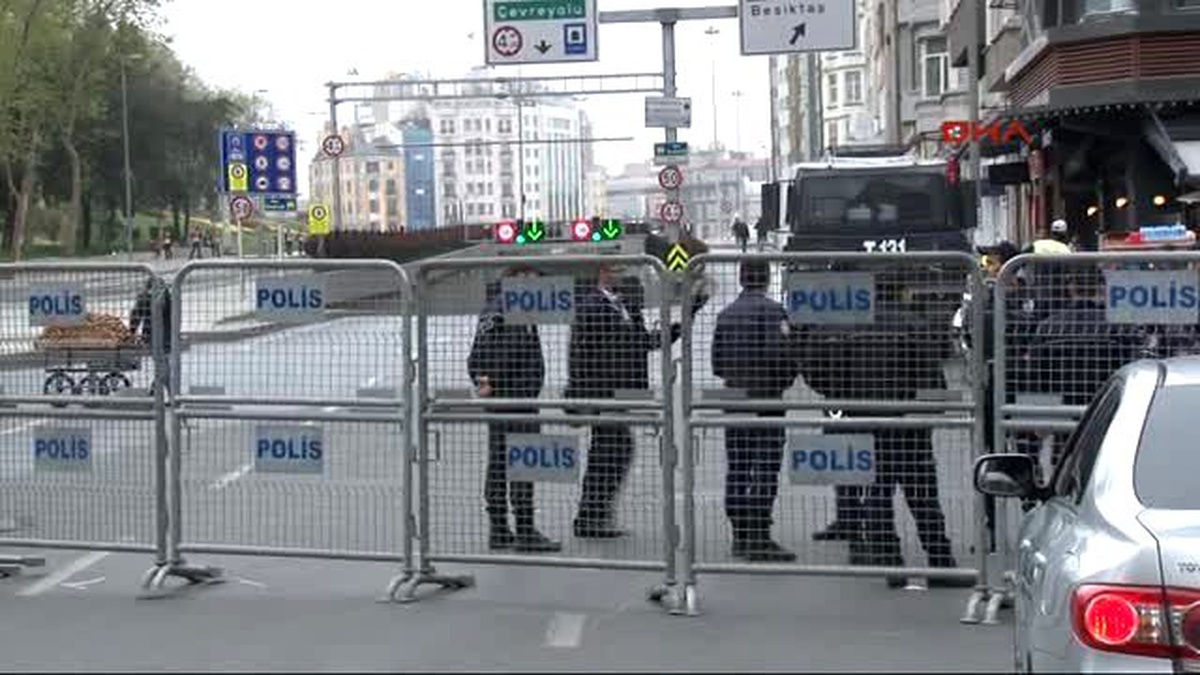 Video) Tourists Forced To Walk With Suitcases İn Taksim Under Police Blockade