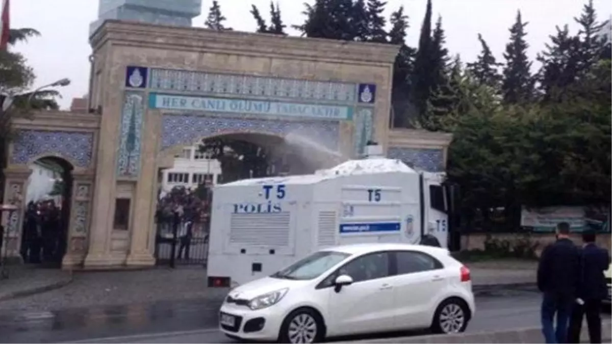 Zincirlikuyu Mezarlığı\'na Sığınanlara TOMA ile Müdahale