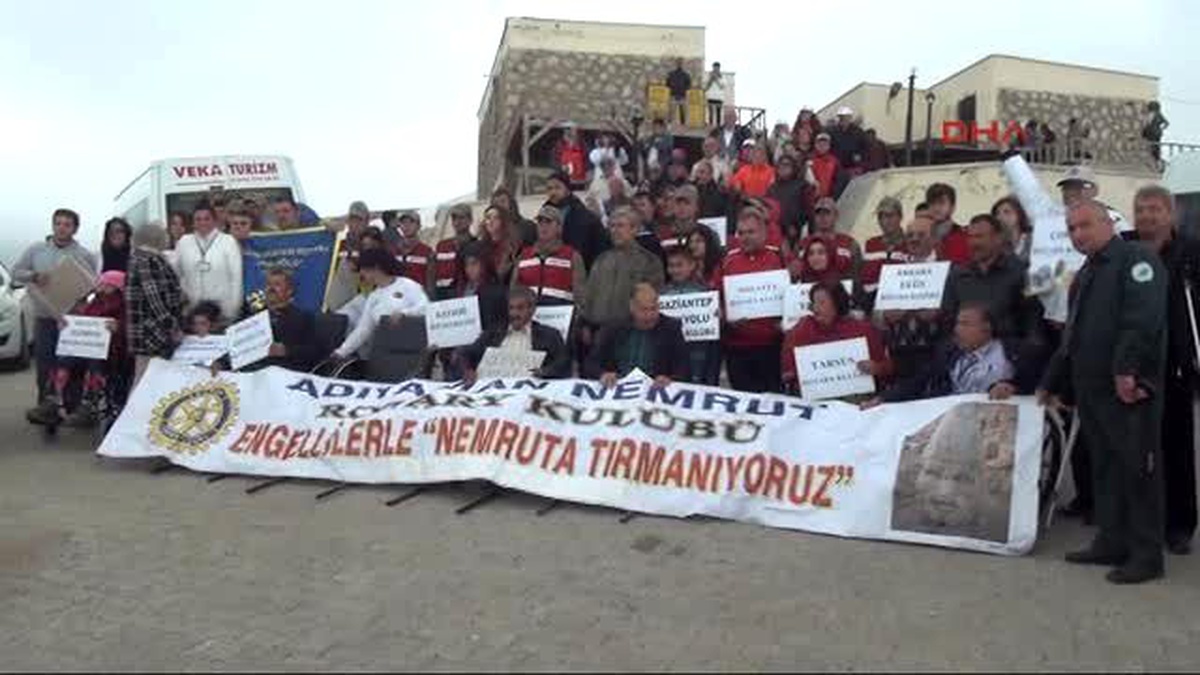 Adıyaman 11 Ülkeden Gelen Engelliler Nemrut Dağı\'na Tırmandı