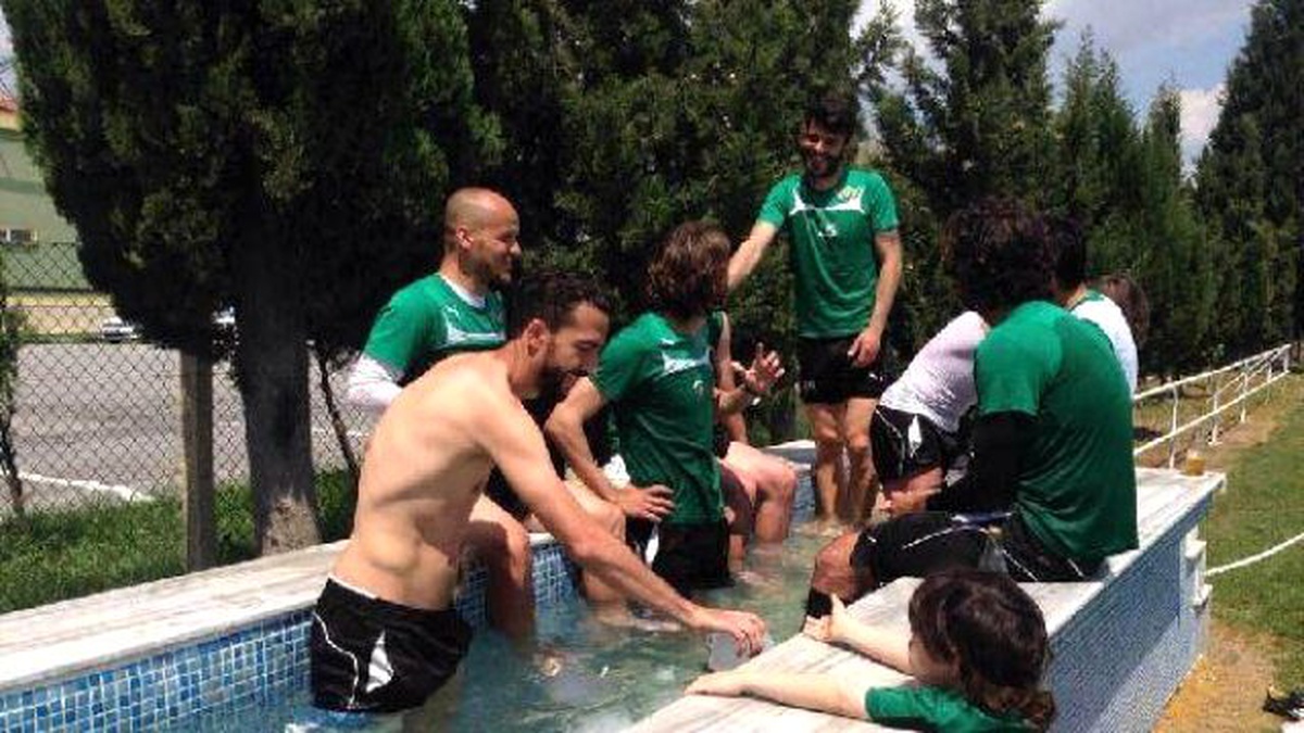 Akhisar Belediyespor\'un Havuz Keyfi