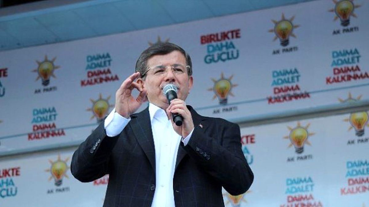 Başbakan Davutoğlu: "Chp, Hdp ile Koalisyon Peşinde"