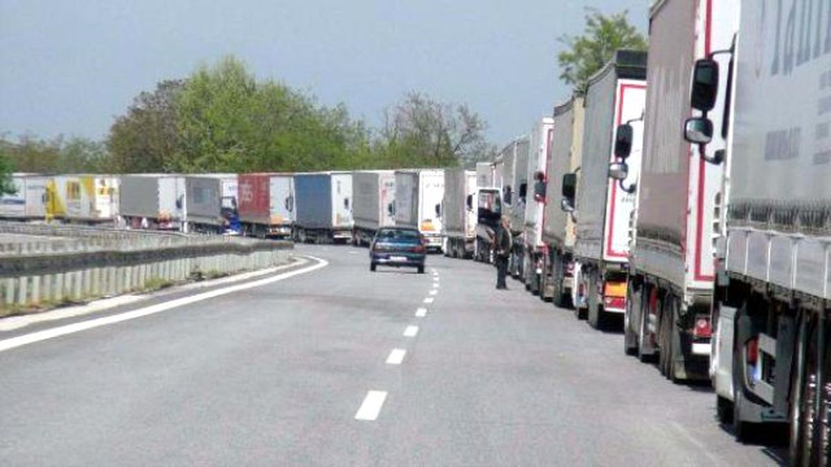 Bulgaristan\'da \'Rüşvet\' Operasyonu, Kapıkule\'de 15 Kilometre Tır Kuyruğuna Neden Oldu