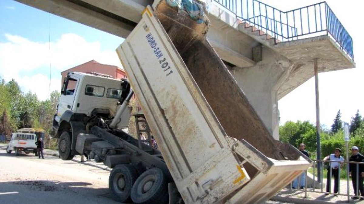 Damper Üst Geçide Takıldı