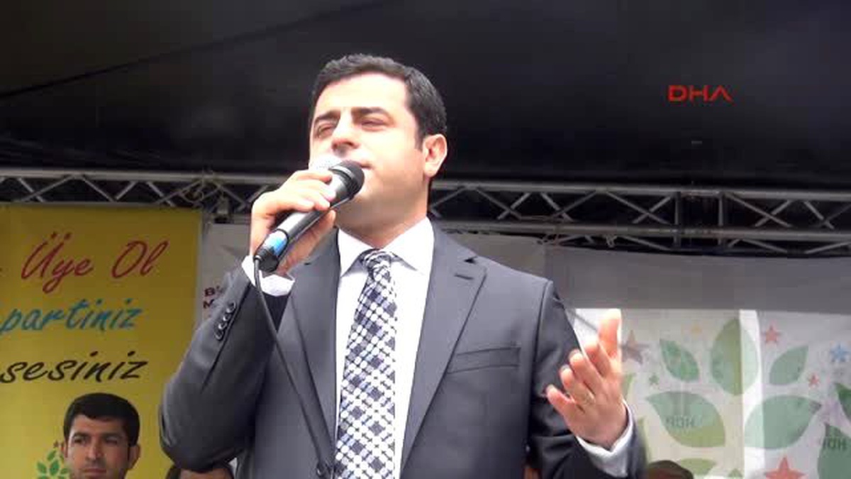 Demirtaş: Hdp Bayraklarını Yakanlara Şunu Söyleyelim, \'O Bayraklar Hırsızlık Parasıyla Değil, Helal...