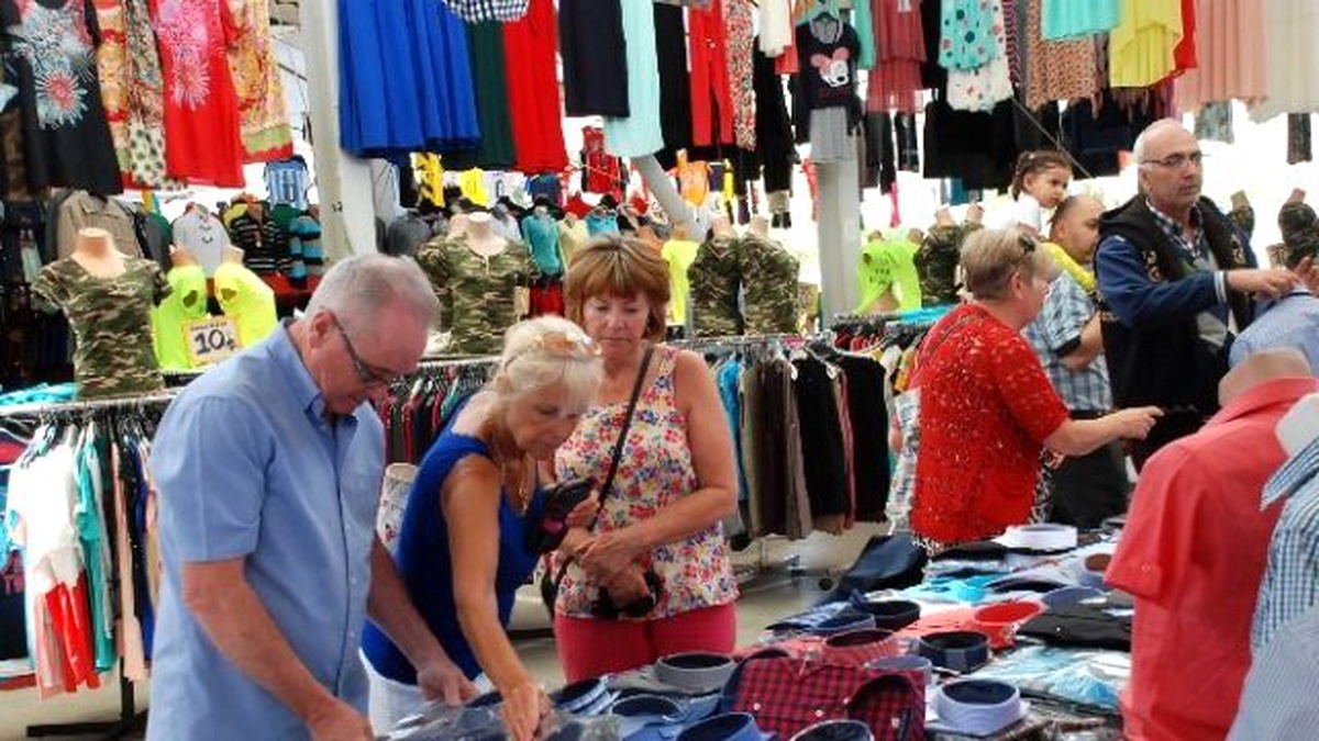 Didim\'de Cumartesi Halk Pazarında Hareketlilik Başladı