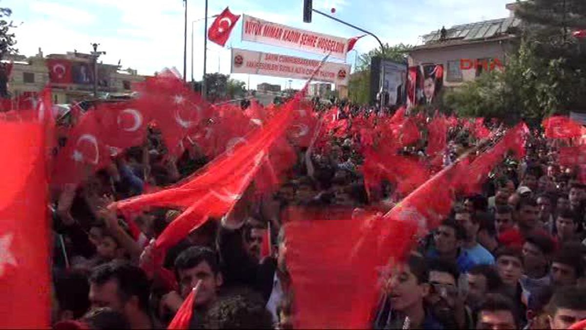 Diyarbakır Çanakkale\'deki Şehitliğe Giden Kardeşliğin Derinliğini İyi Görürsünüz