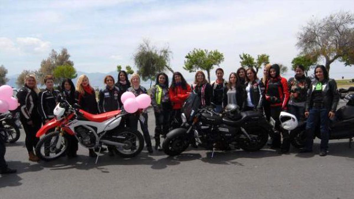 Dünya Kadın Motosiklet Sürücüleri Gününde Toplandılar