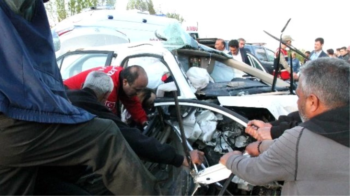 Elazığ\'da Trafik Kazası : 2 Ölü, 4 Yaralı