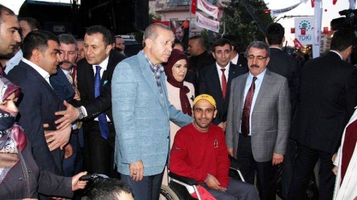 Erdoğan, Miting Sonrası Engelli Vatandaşlarla Görüştü