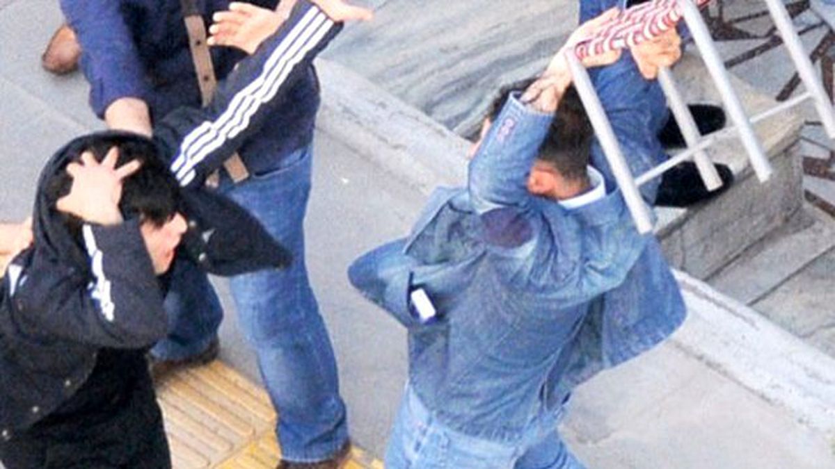 Esnaf, Kızlara Laf Atan Gençleri Tabureyle Dövdü