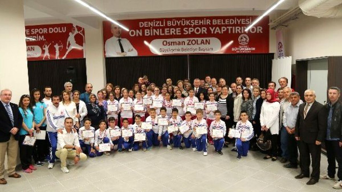 Halk Oyunları Ekibi Denizli\'nin Gururu Oldu