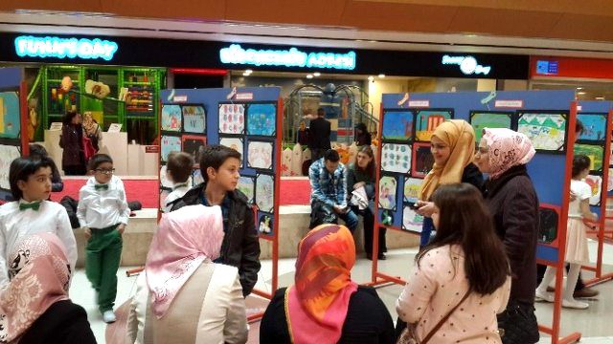 İlköğretim Okulu Öğrencilerinin Resimleri Varlıbaş\'ta Görücüye Çıktı