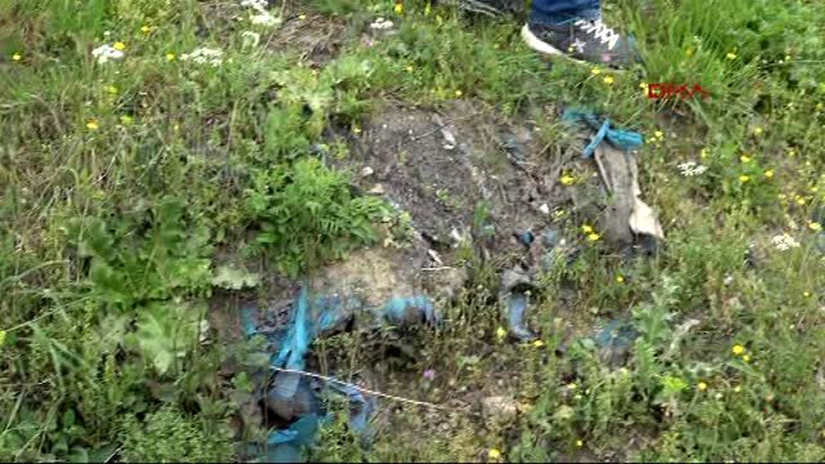 Kocaeli - Dilovası\'nda Osb\'lere Giden Yolda Toprak Kaydı, Altından Onlarca Çuval Kimyasal Madde...