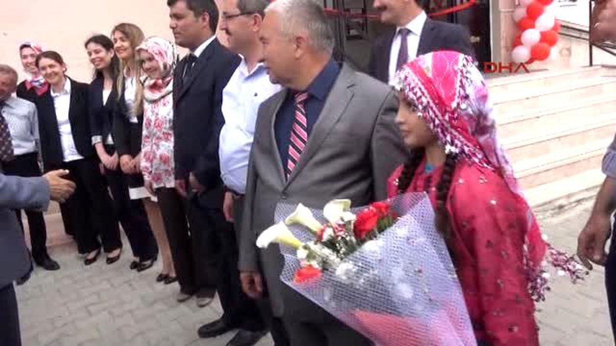 Manisa Mikrofonun Azizliğine Uğradı