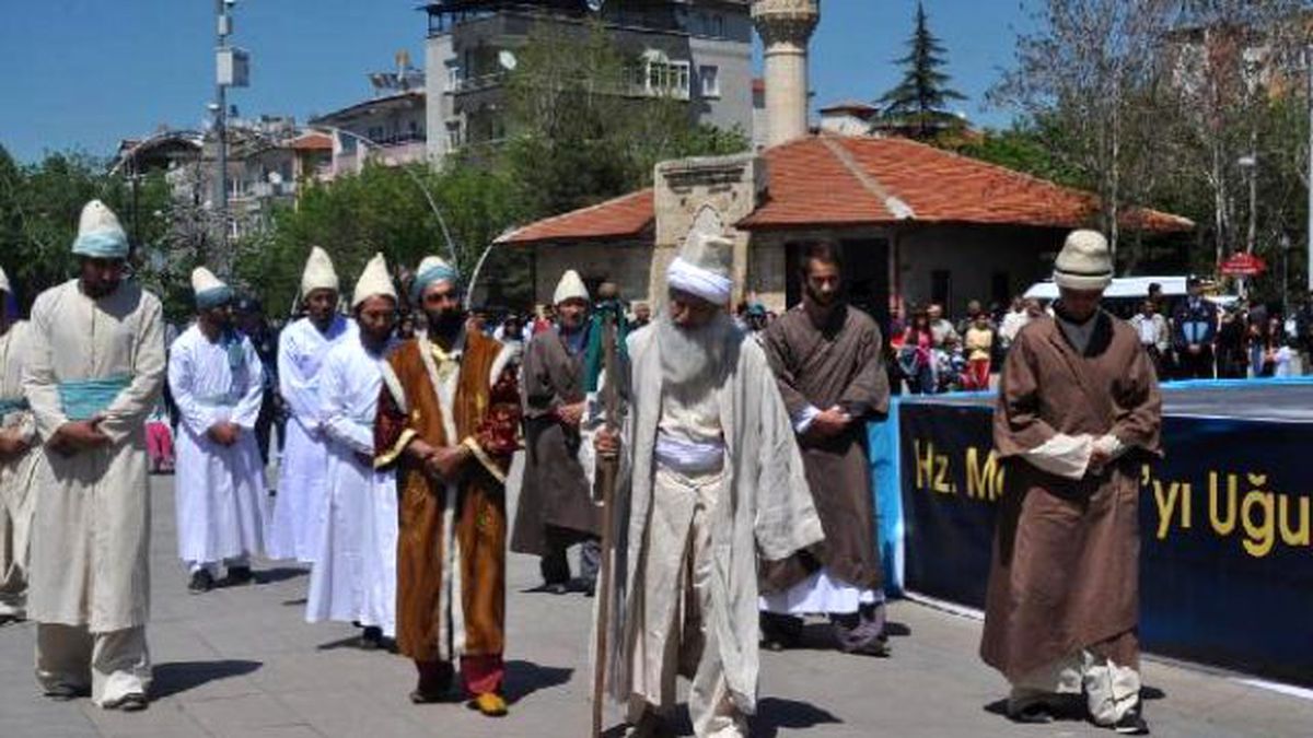Mevlana Temsili Olarak Karaman\'dan Konya\'ya Uğurlandı