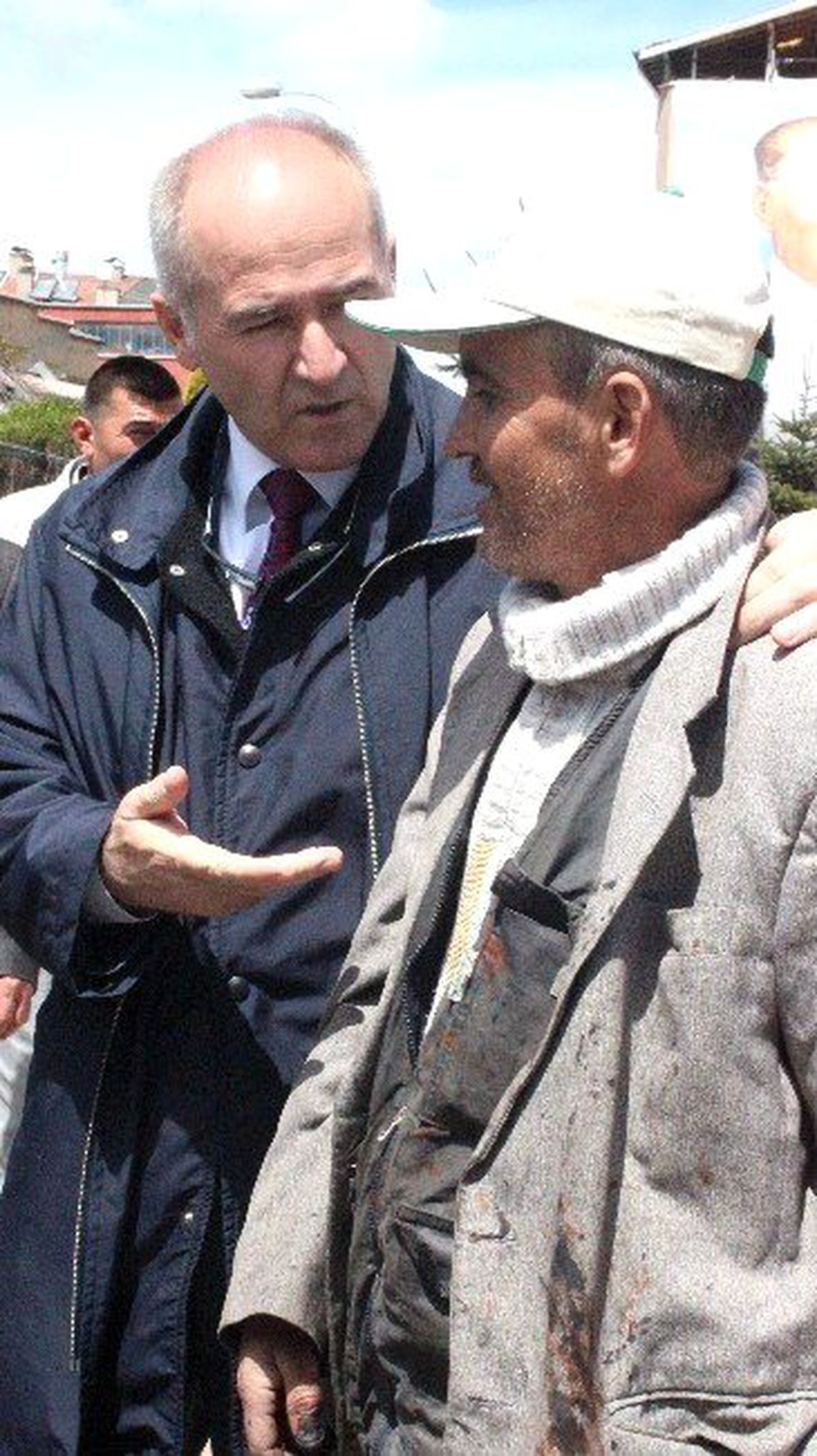 MHP\'li Yıldırım Türk 1 Mayıs\'ı İşçilerle Birlikte Geçirdi