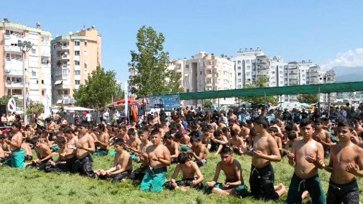 Minik Pehlivanlar Dualarla Er Meydanına Çıktı