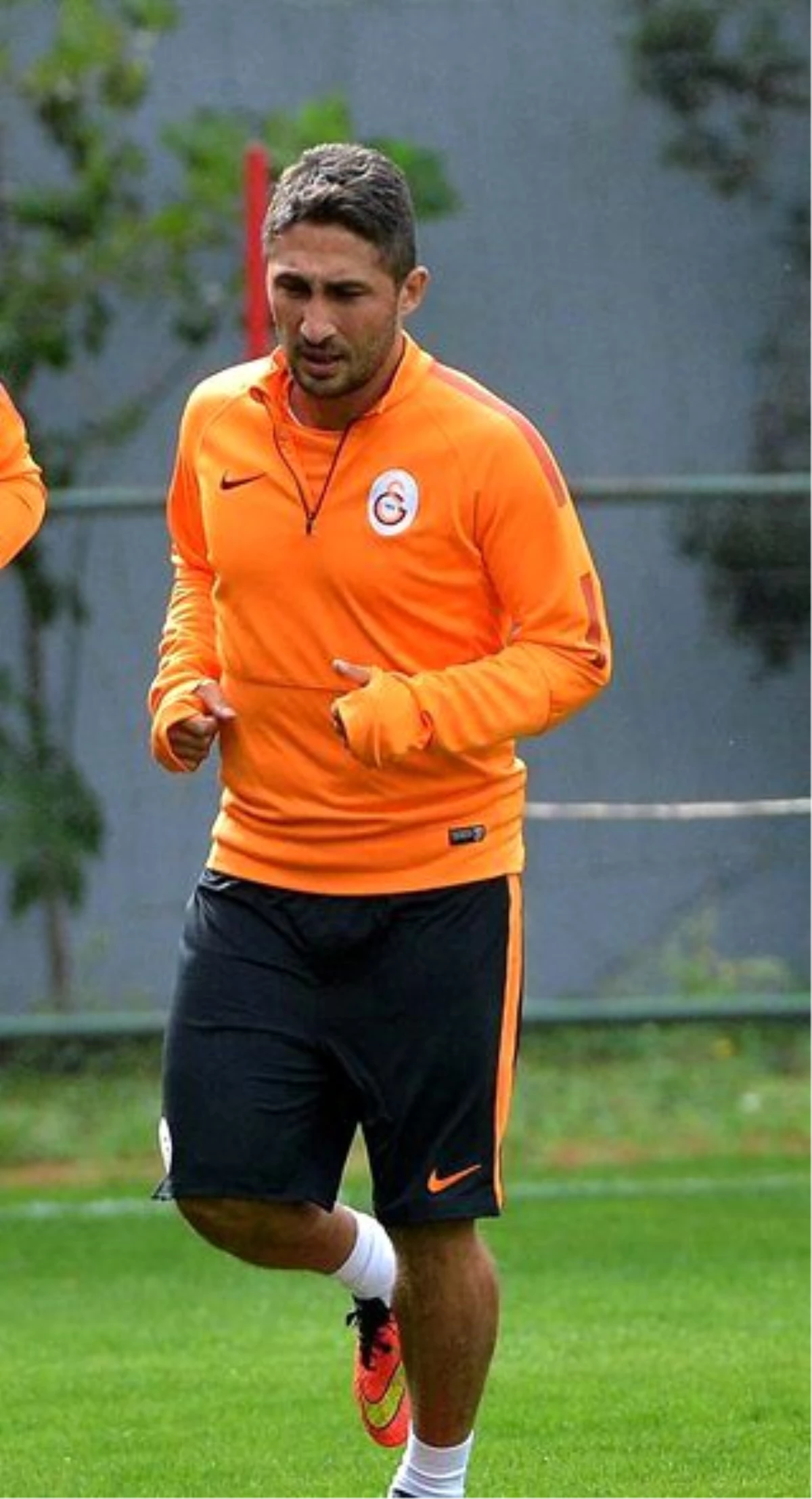 Sabri Sarıoğlu, Galatasaray\'da Kalıyor