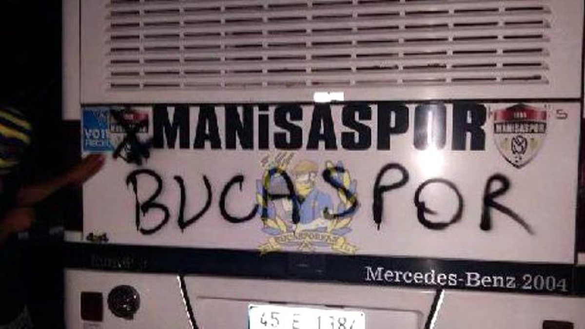 Sprey Boyalı Bucaspor Holiganları Manisaspor Tesislerinde