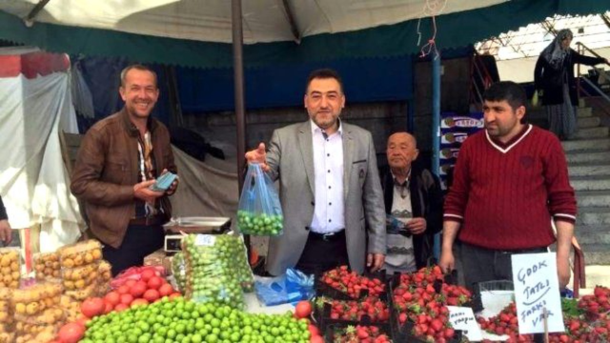 Şükrü Nazlı Cumartesi Pazarı\'nda
