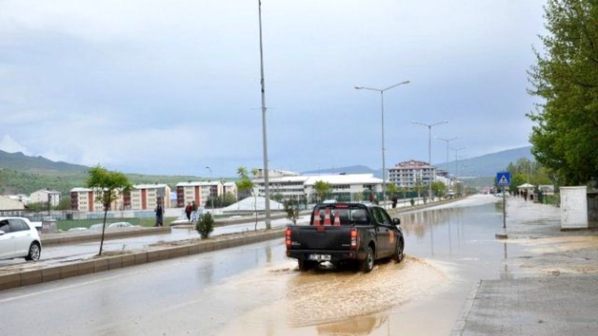 Tunceli\'de Yağmur Yolu Kapattı
