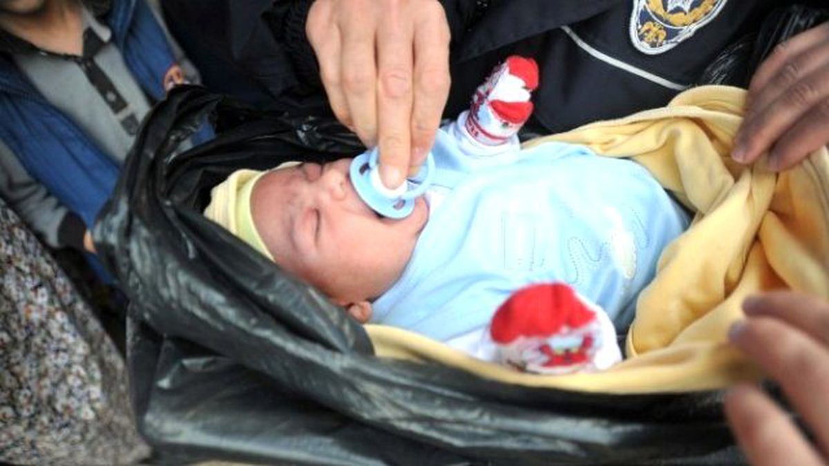 Üç Aylık Bebeği Çöp Poşetine Sarıp Sokağa Bıraktılar