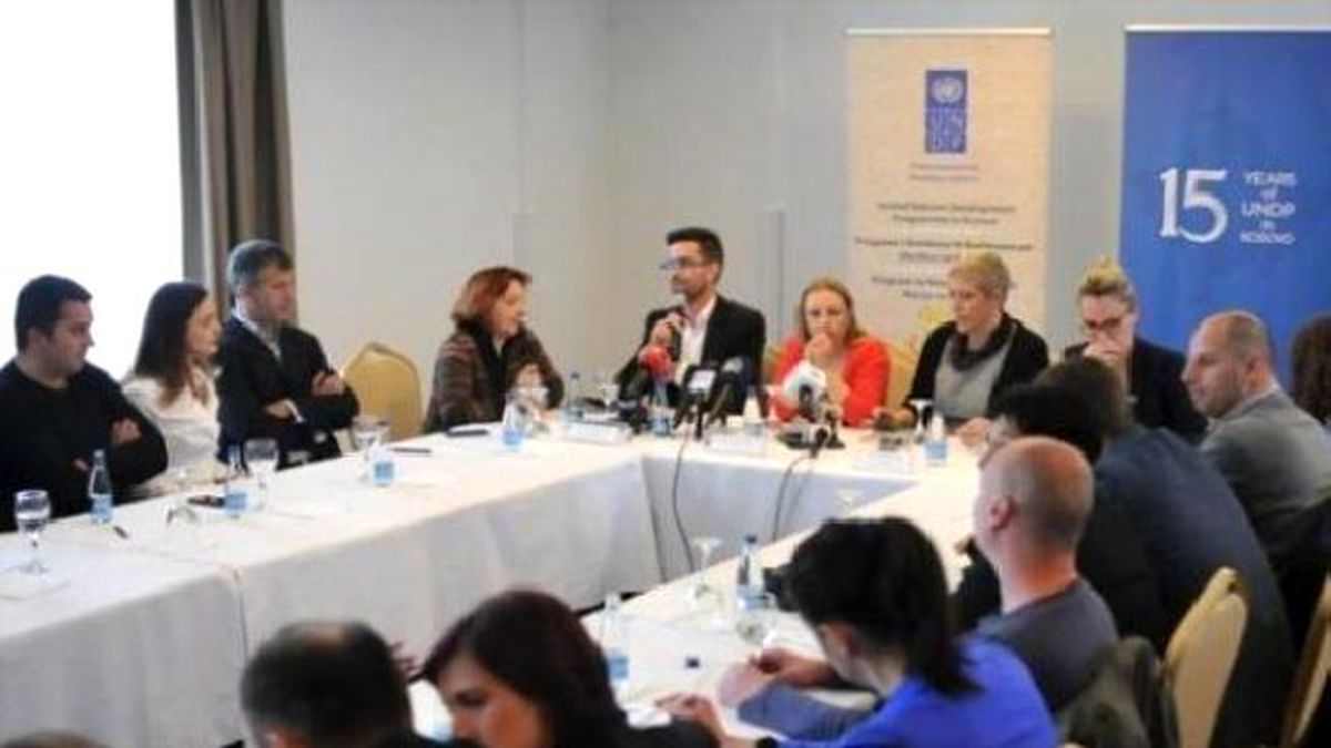 3 Mayıs Dünya Basın Özgürlüğü Günü\'nde Kosovalı Gazeteciler İfade ve Basın Özgürlüğünü Masaya...