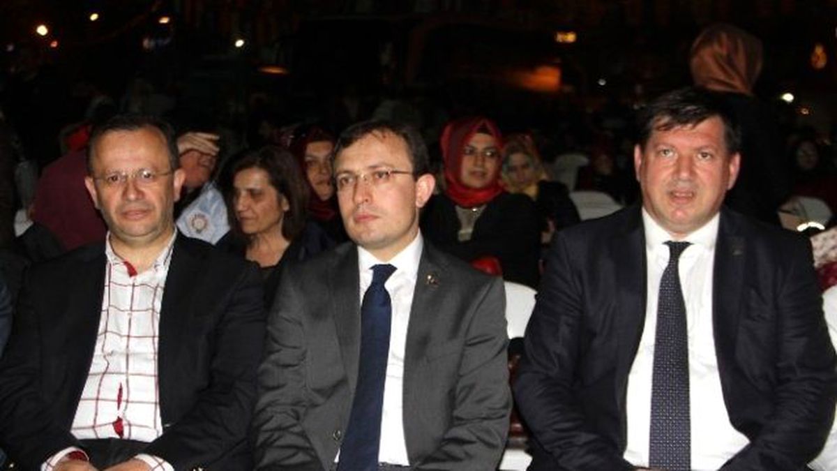 AK Parti Milletvekili Adayları Üsküdar\'da Sıra Gecesine Katıldı