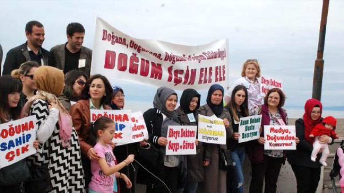Akçakoca\'da Sağlık Çalışanları Yürüdü