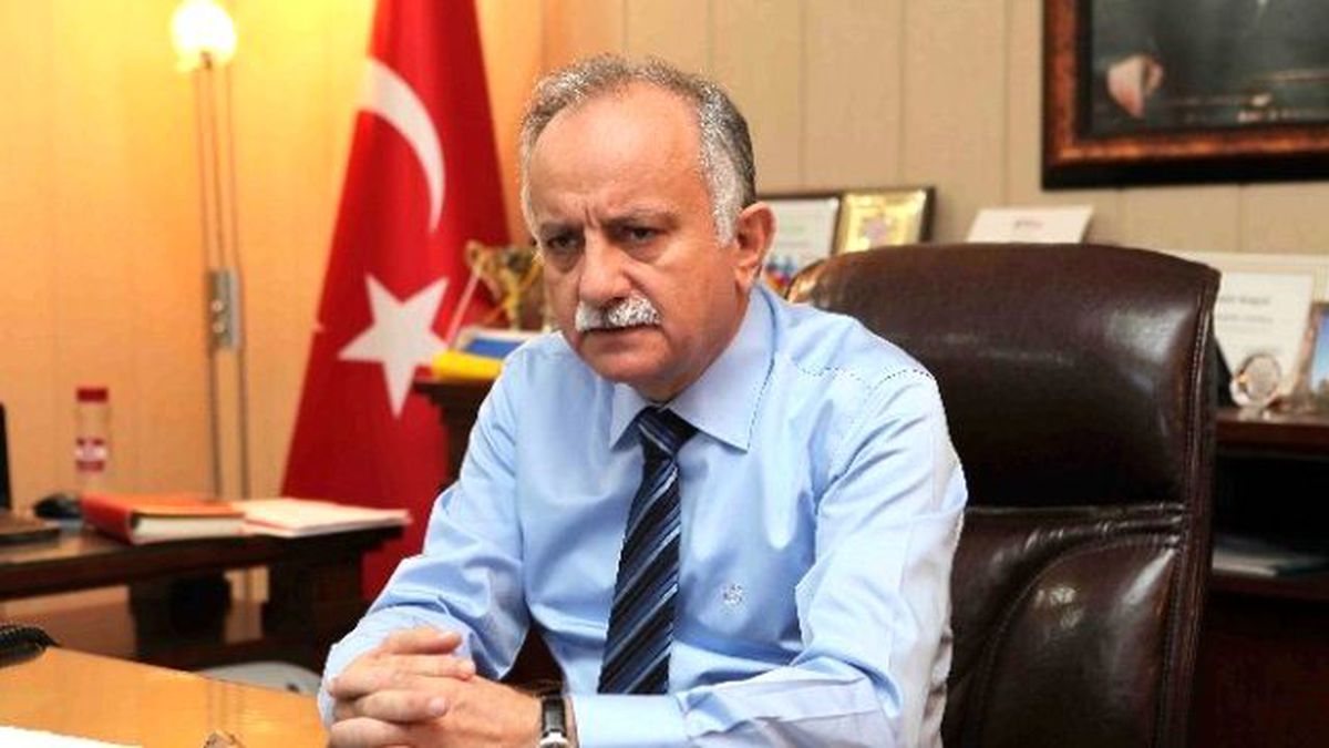 Bayraklı Şarkısını Arıyor