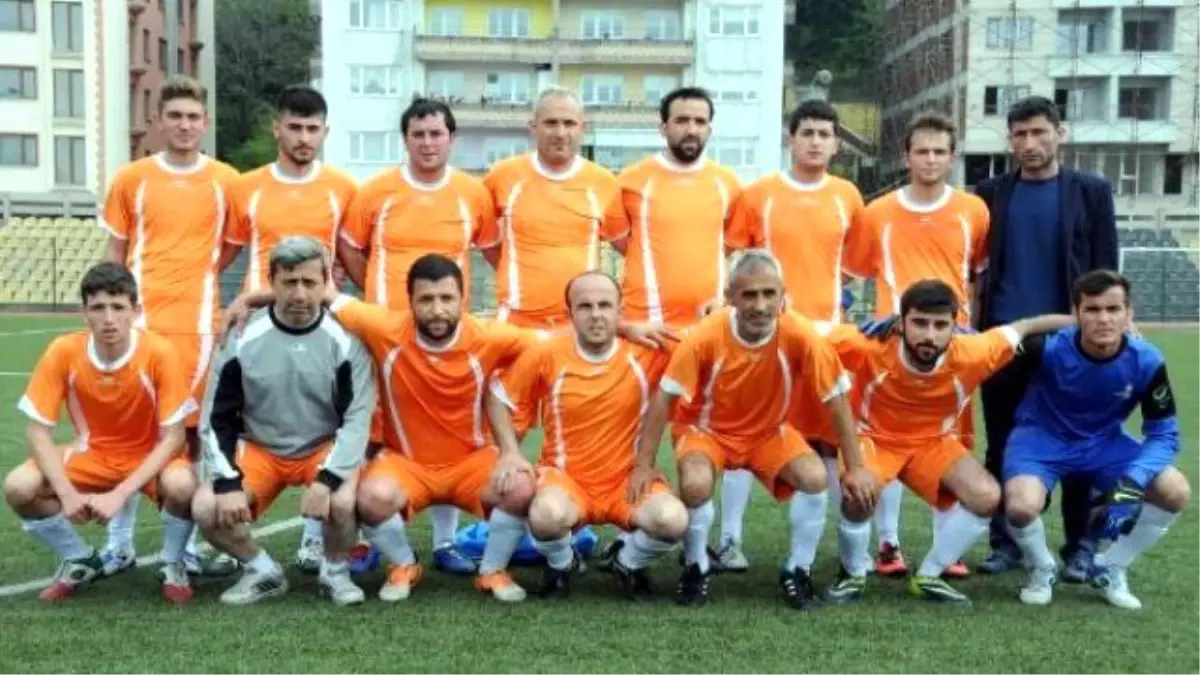 Belediye Başkanı Gençlere Örnek Olmak İçin Futbola Geri Döndü